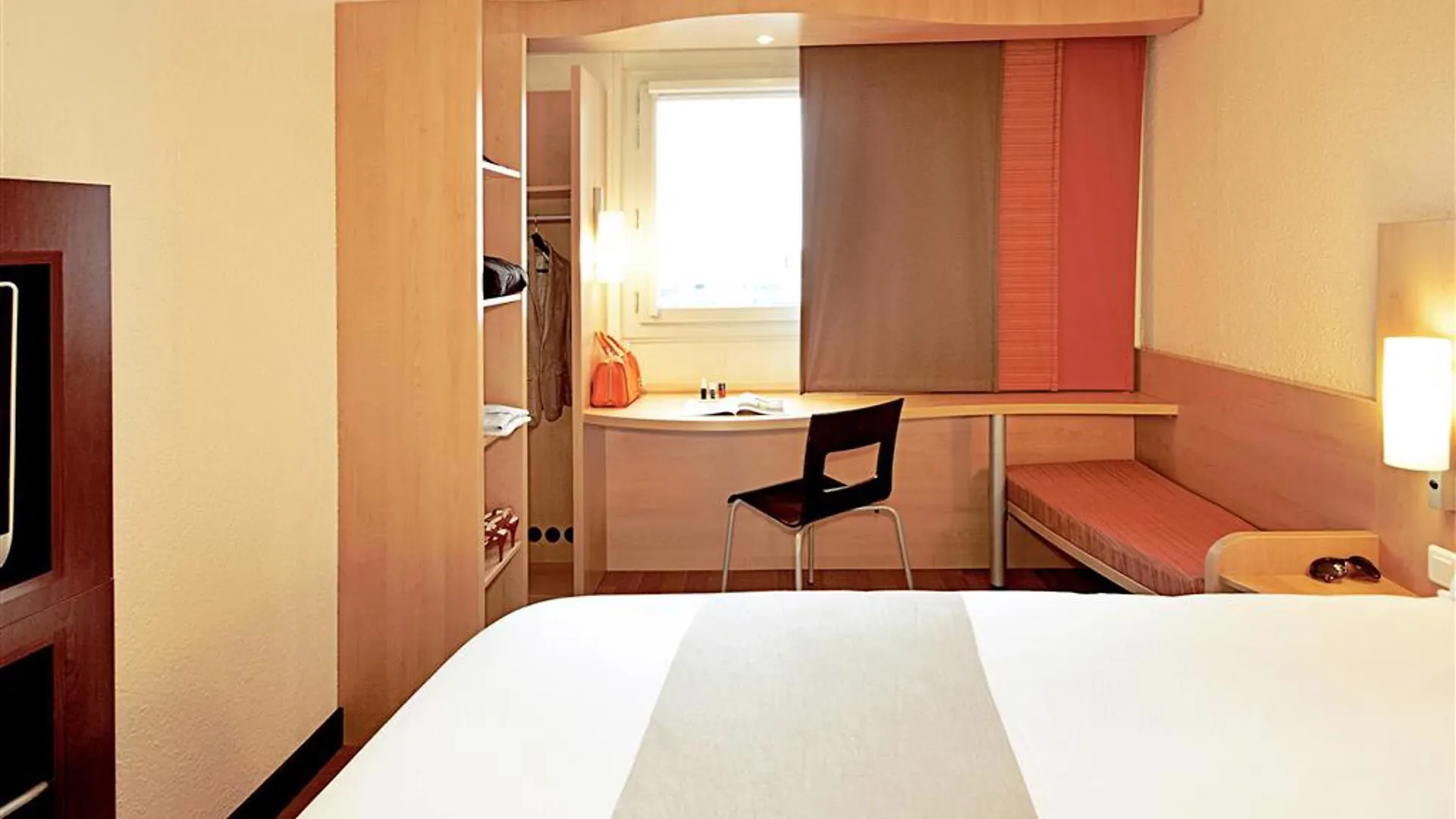 Ibis Ornano Montmartre Nord 18eme Hotel Paryż