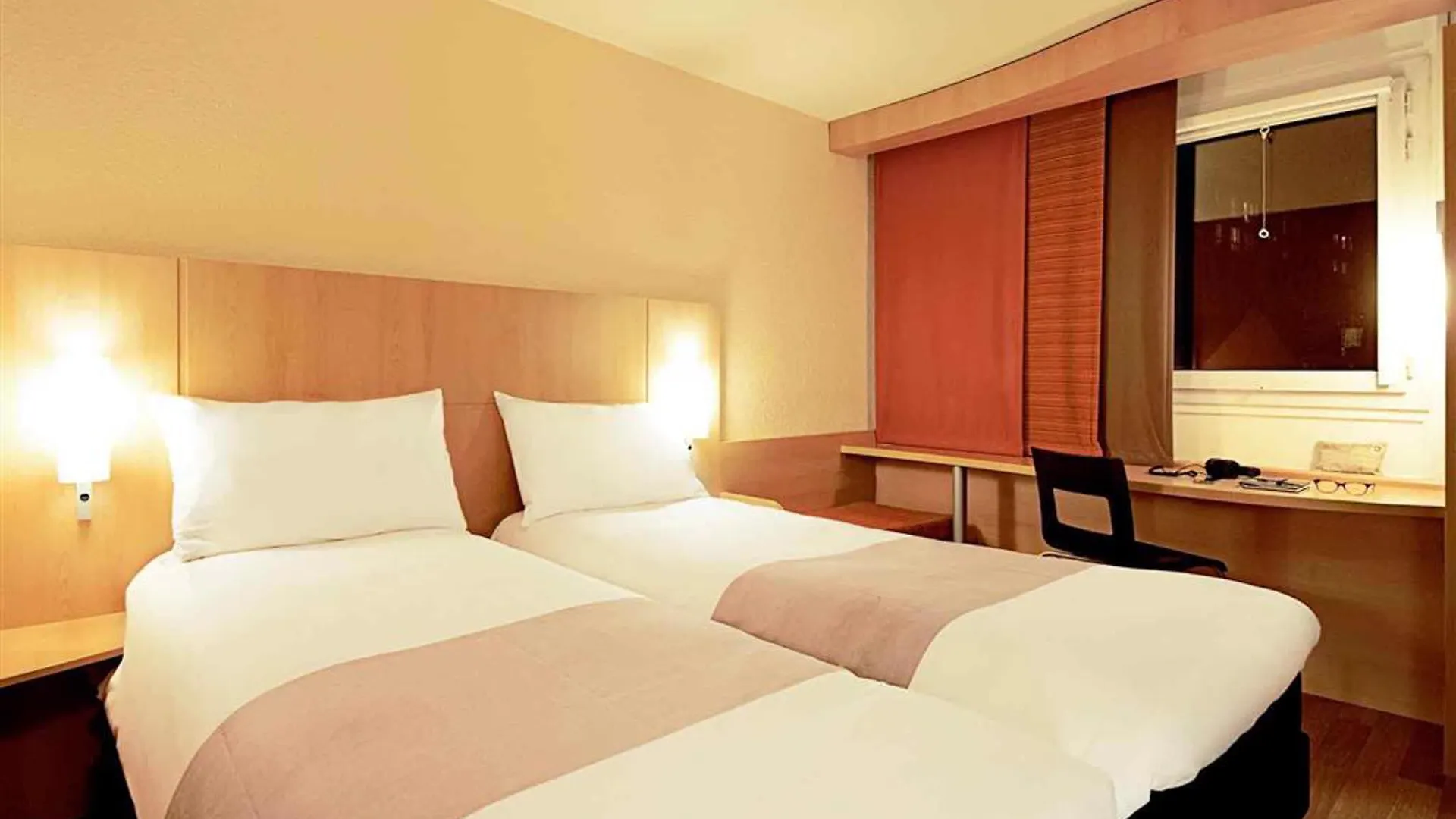 Hotel Ibis Ornano Montmartre Nord 18eme Paryż