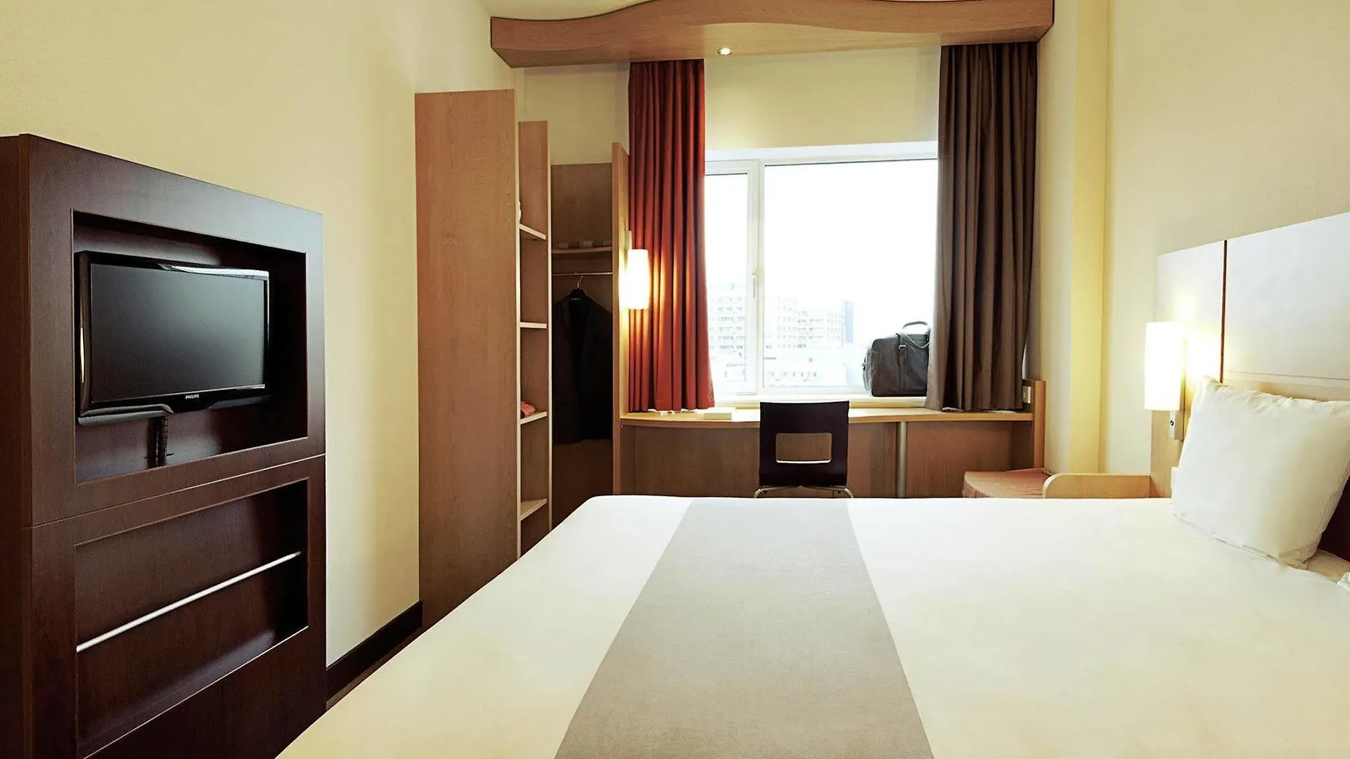 Hotel Ibis Ornano Montmartre Nord 18eme 3*