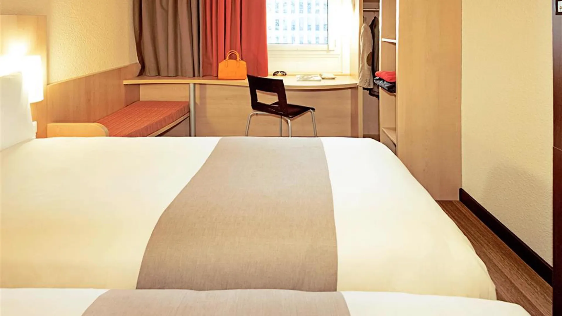 Ibis Ornano Montmartre Nord 18eme 3*