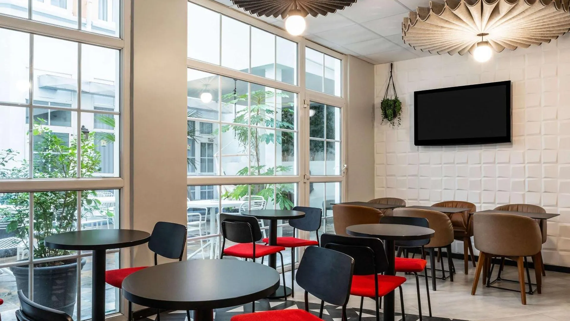 Ibis Ornano Montmartre Nord 18eme 3*