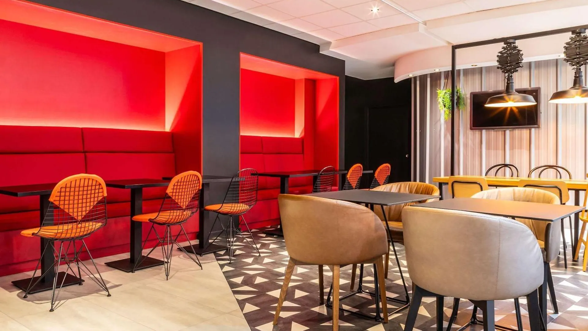 Ibis Ornano Montmartre Nord 18eme 3*