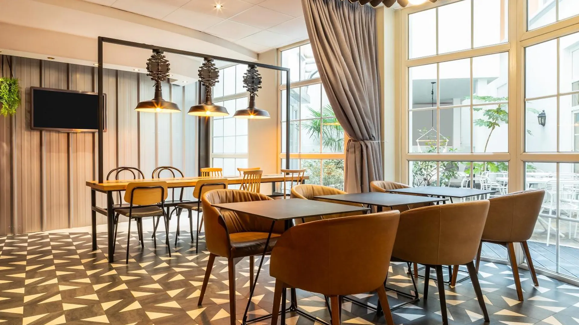Ibis Ornano Montmartre Nord 18eme 3*