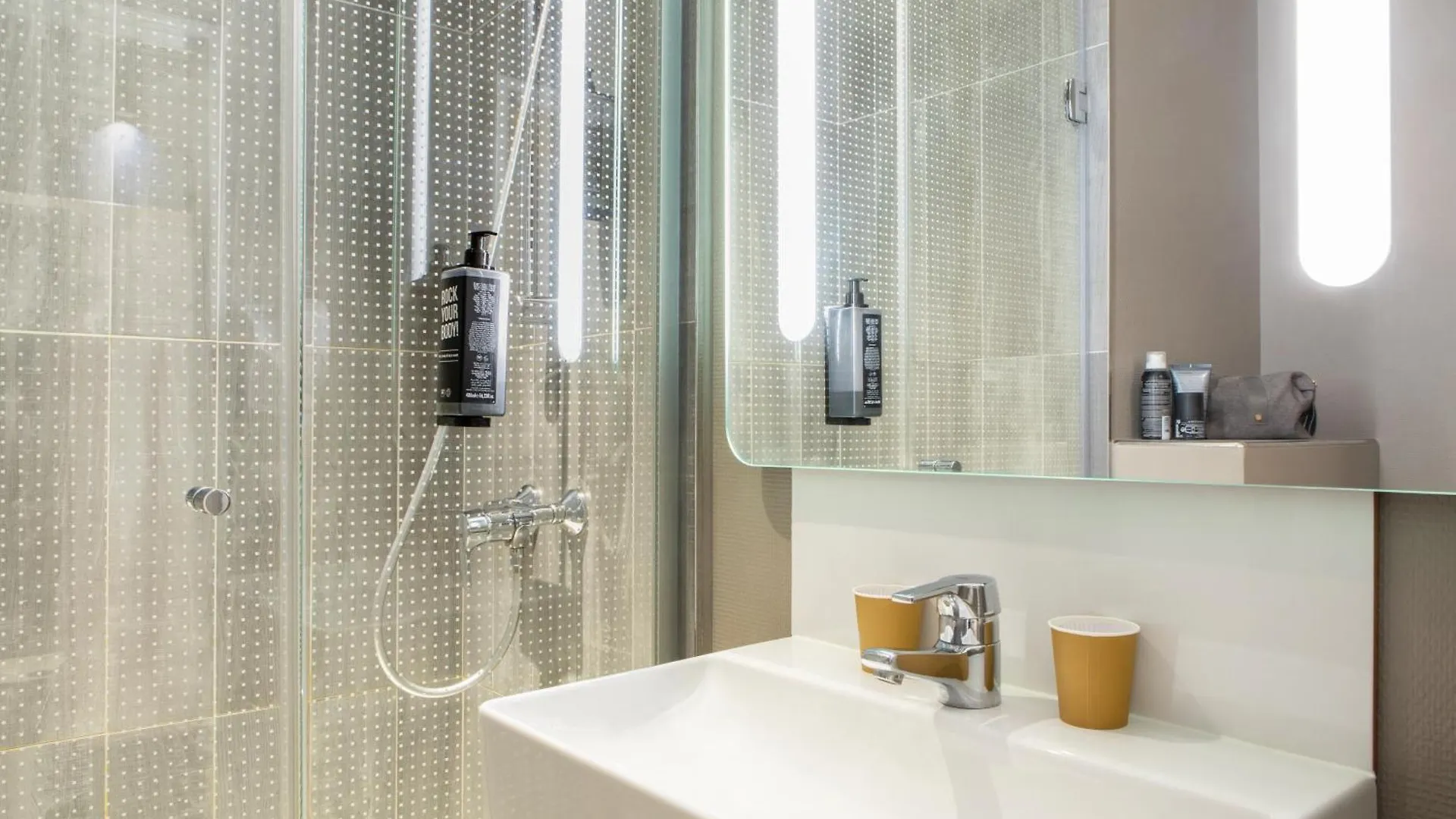 Ibis Ornano Montmartre Nord 18eme מלון 3*