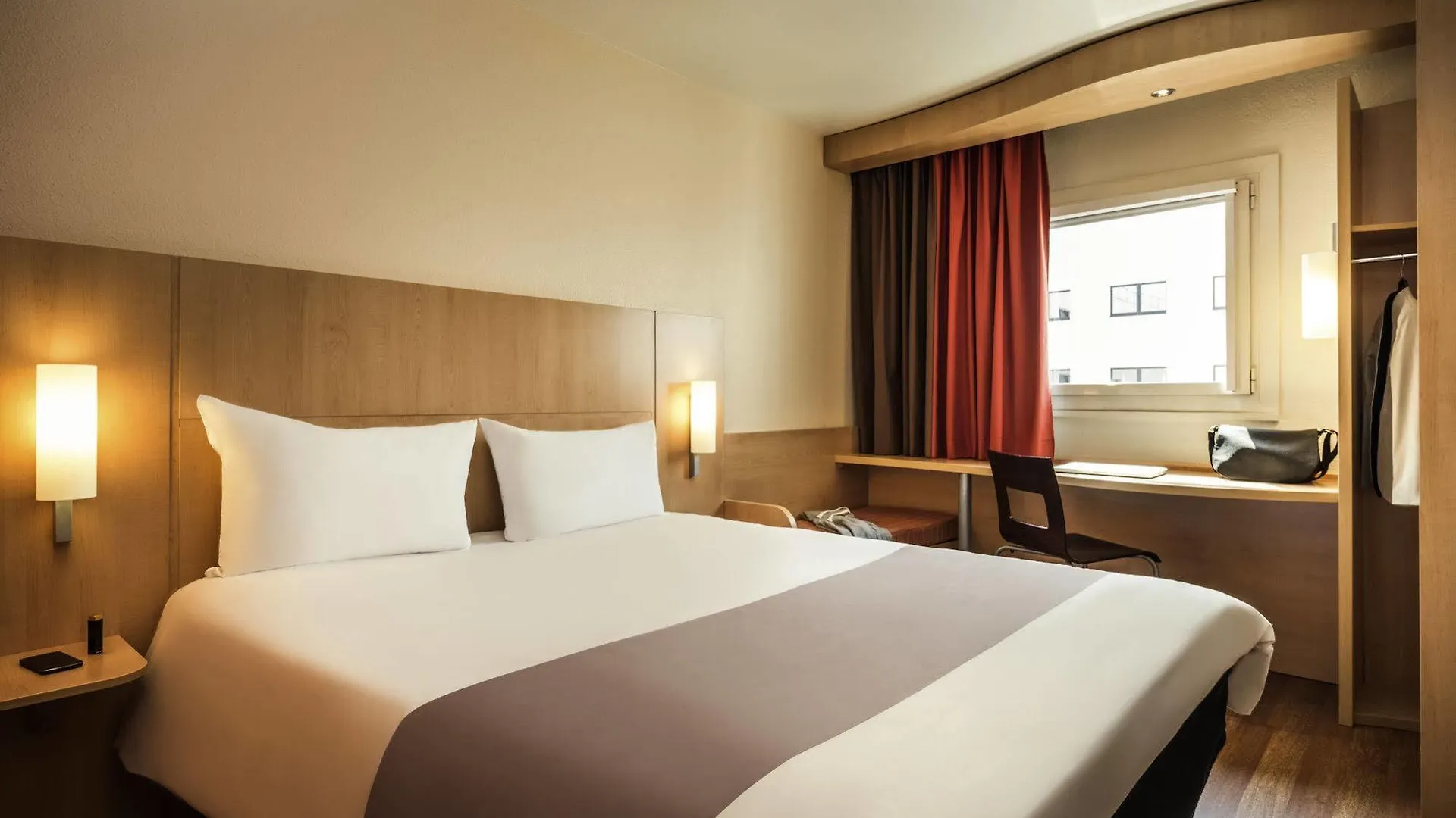 Ibis Ornano Montmartre Nord 18eme Hotel Paris